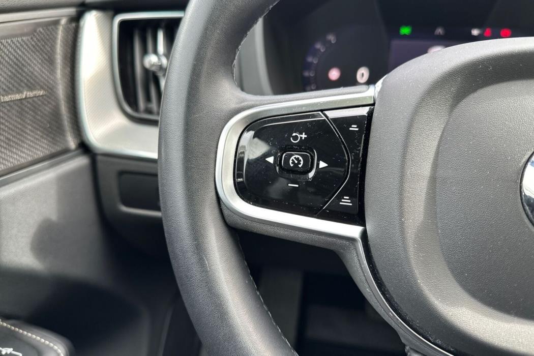 VOLVO XC60 2023