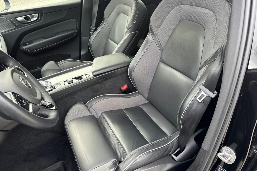 VOLVO XC60 2023