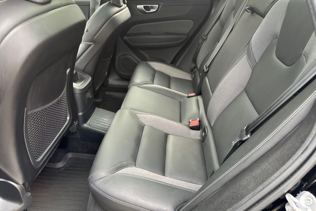 VOLVO XC60 2023