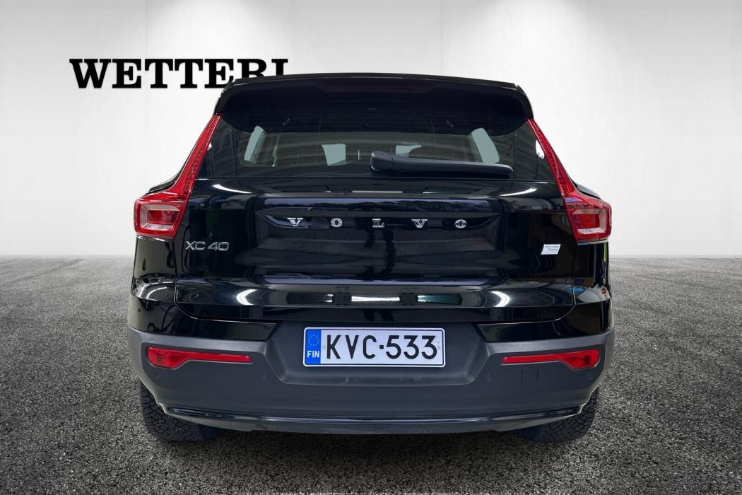 VOLVO XC40 2023