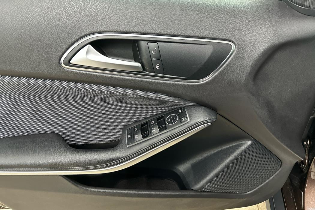 MERCEDES-BENZ GLA 2018
