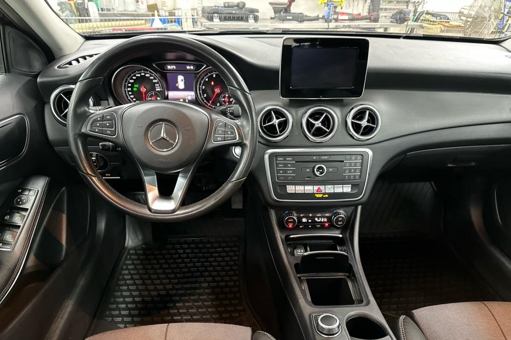 MERCEDES-BENZ GLA 2018