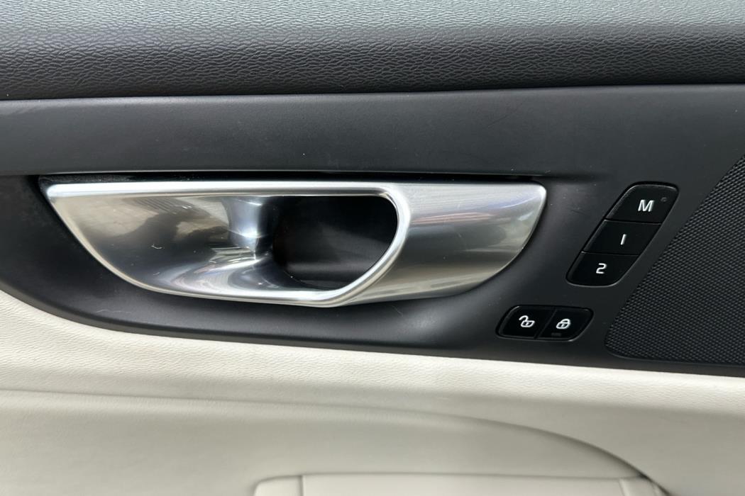 VOLVO V60 2023