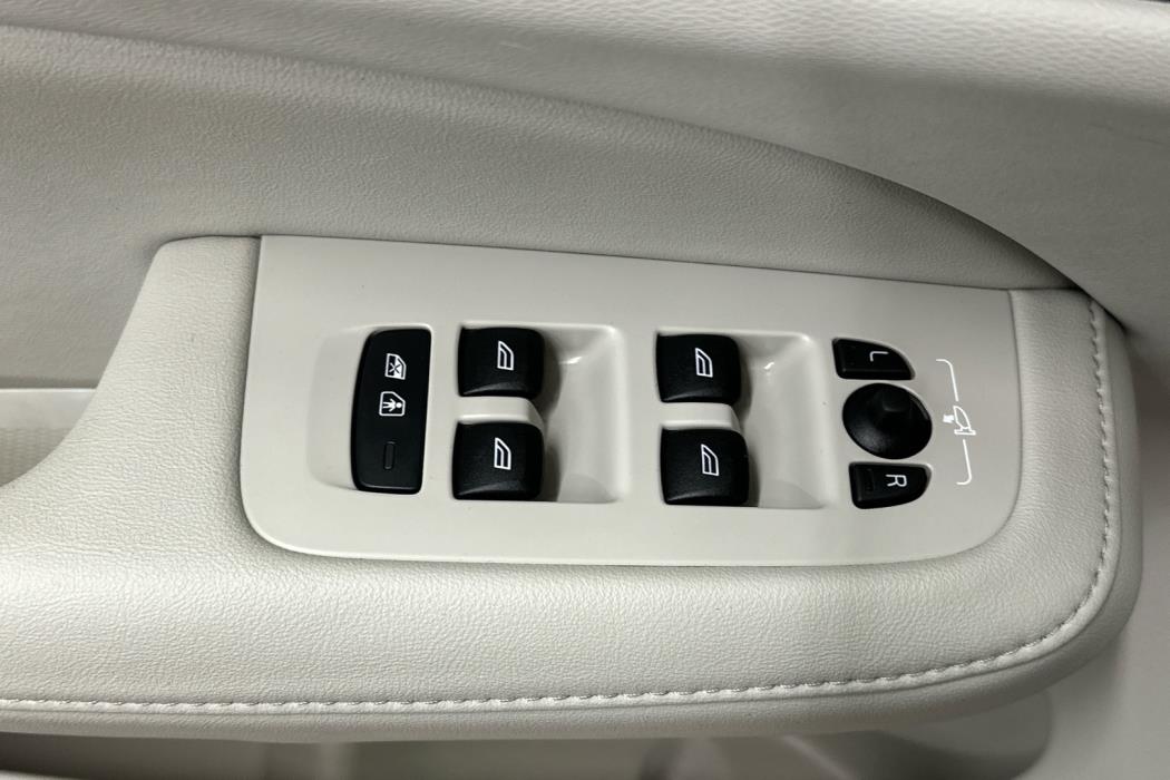 VOLVO V60 2023