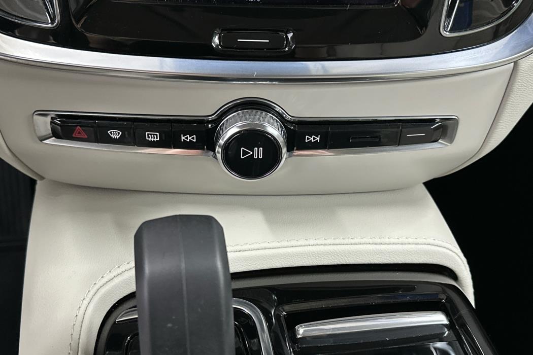 VOLVO V60 2023