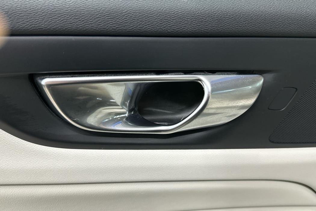 VOLVO V60 2023