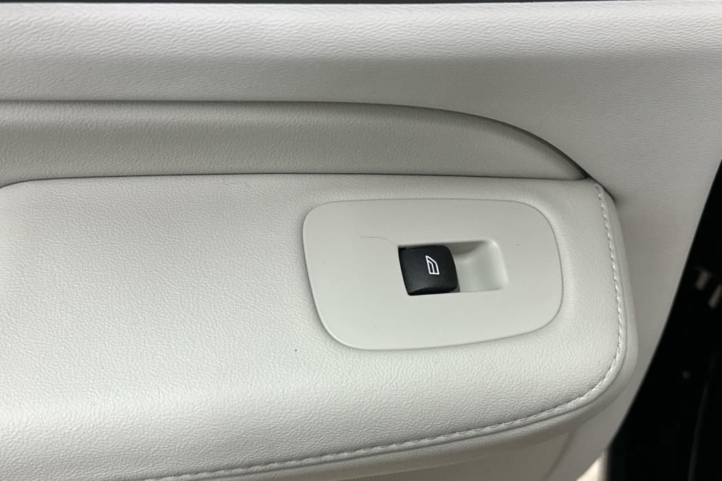 VOLVO V60 2023