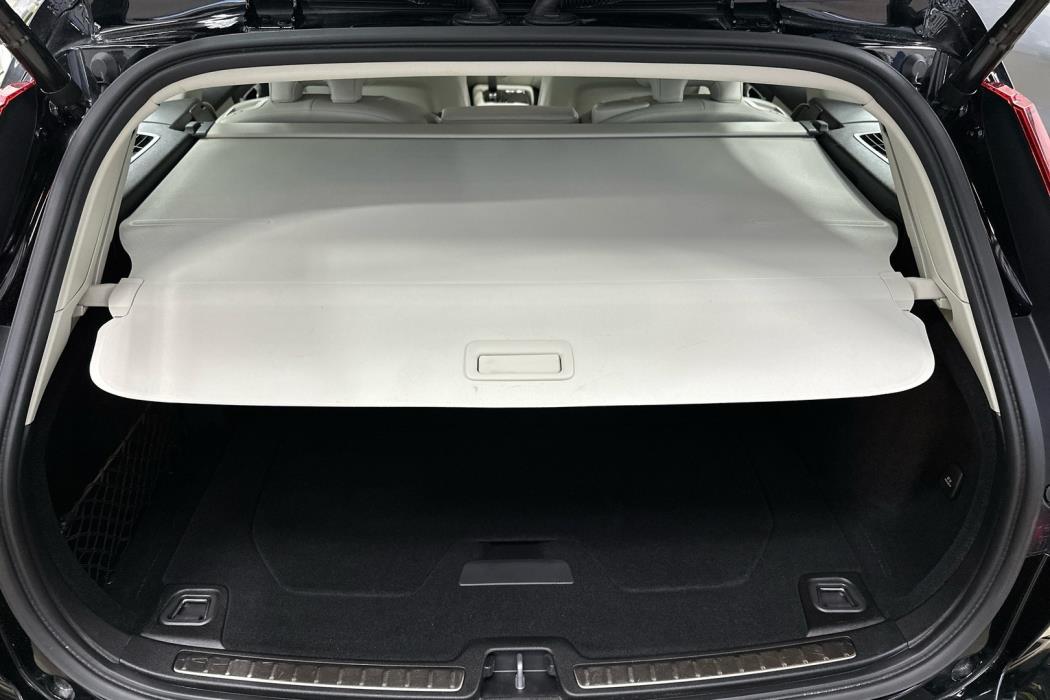 VOLVO V60 2023