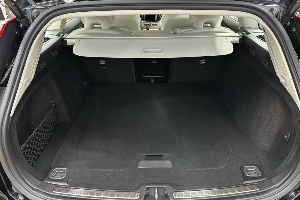 VOLVO V60 2023