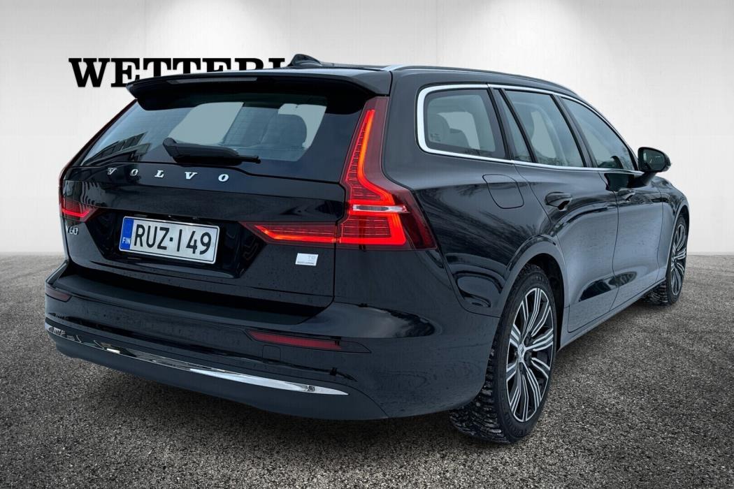 VOLVO V60 2023