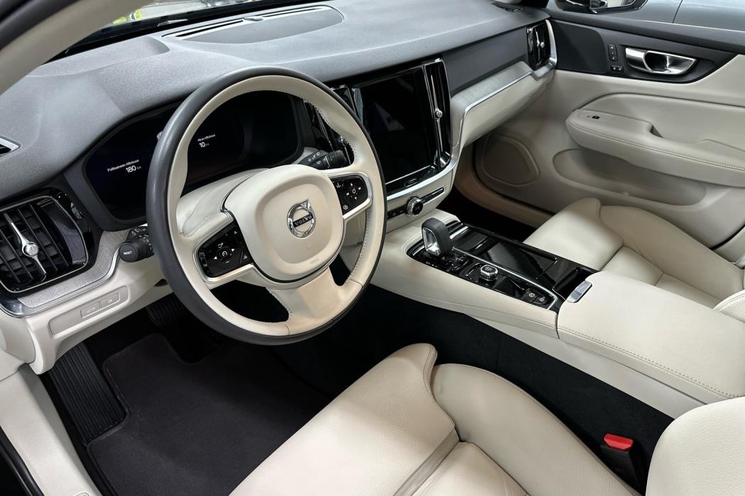 VOLVO V60 2023