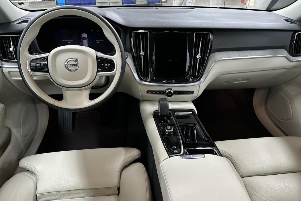 VOLVO V60 2023