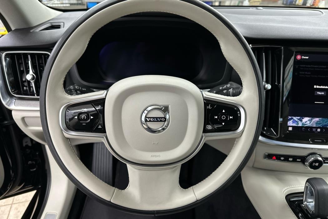 VOLVO V60 2023