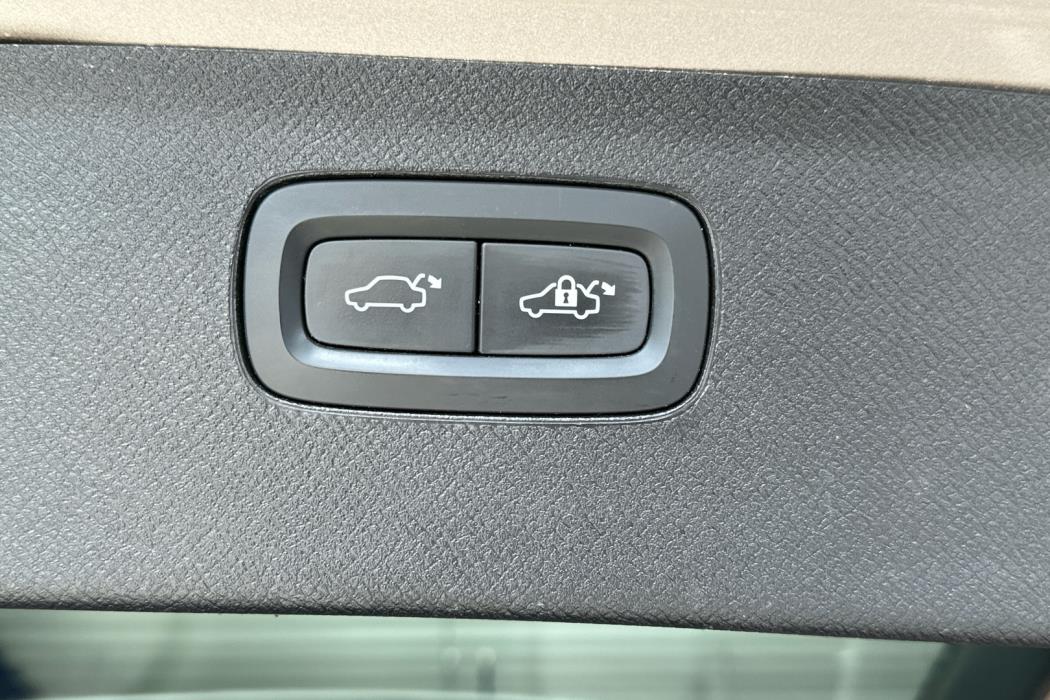 VOLVO XC90 2023