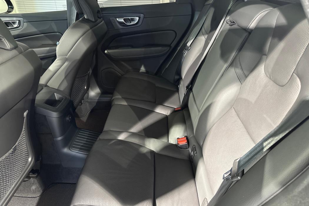 VOLVO XC60 2023