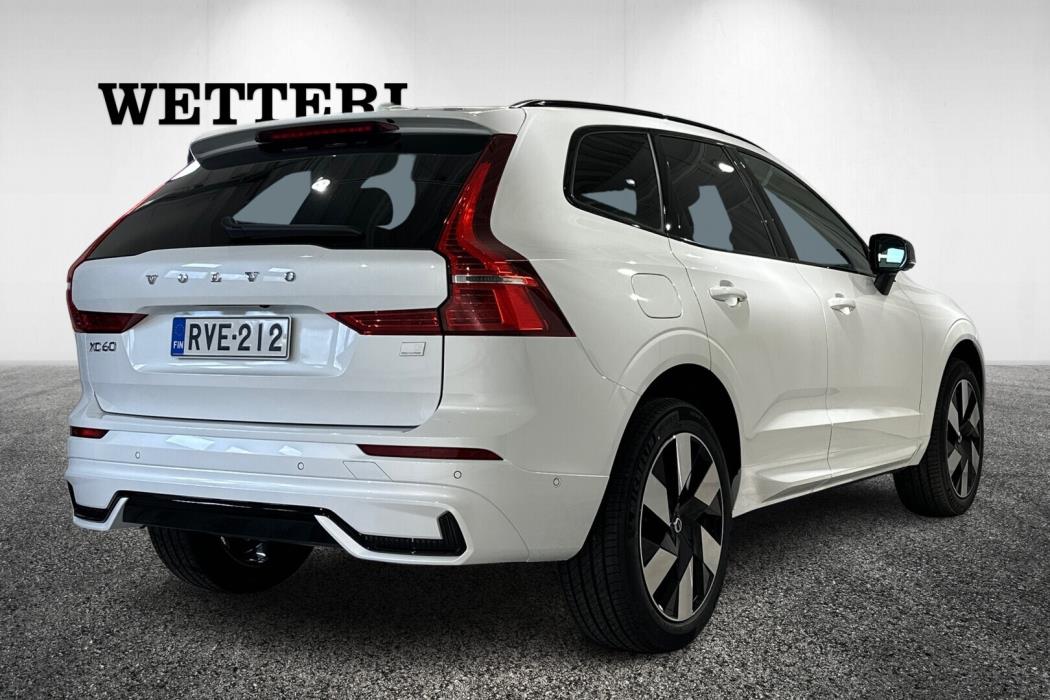 VOLVO XC60 2023