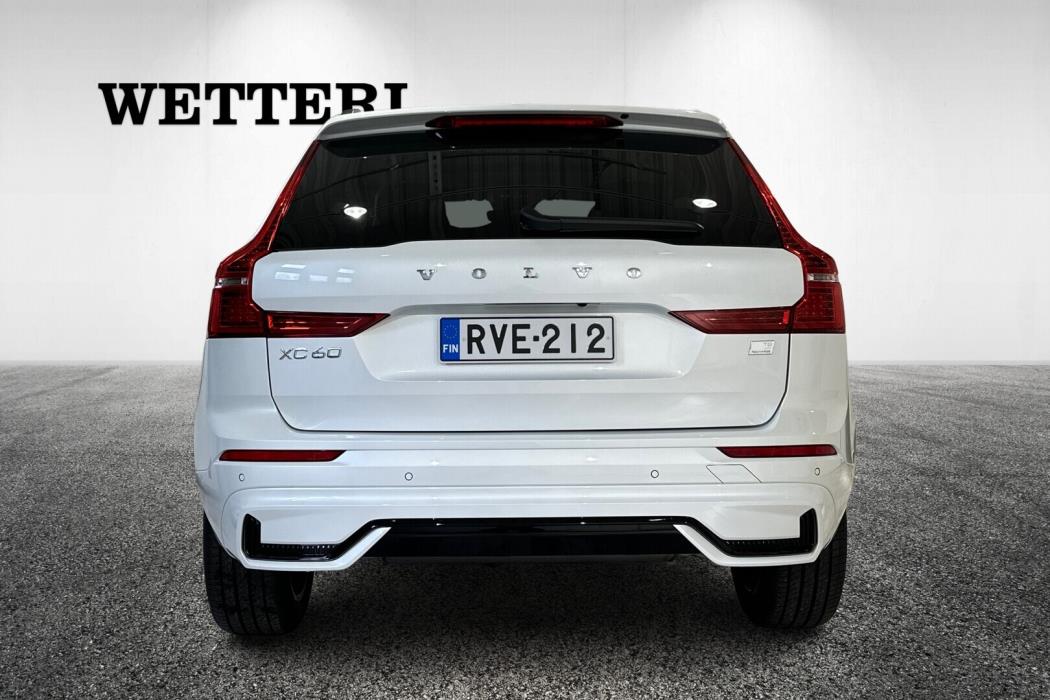 VOLVO XC60 2023
