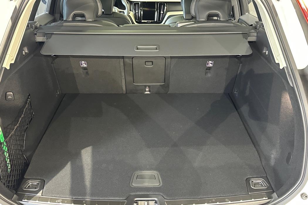 VOLVO XC60 2023