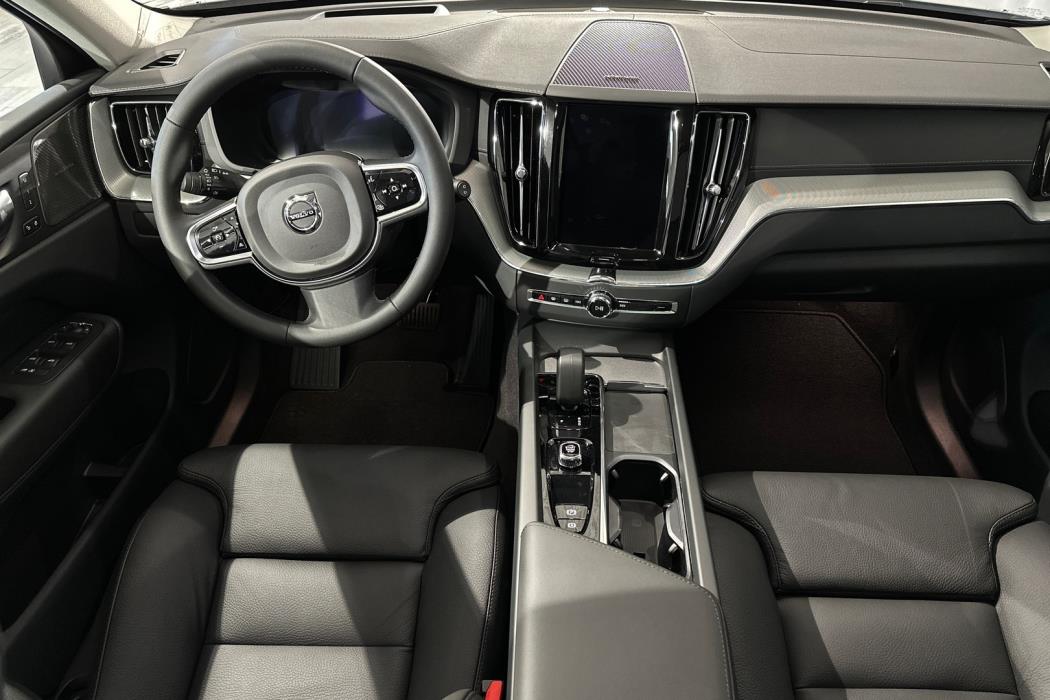 VOLVO XC60 2023