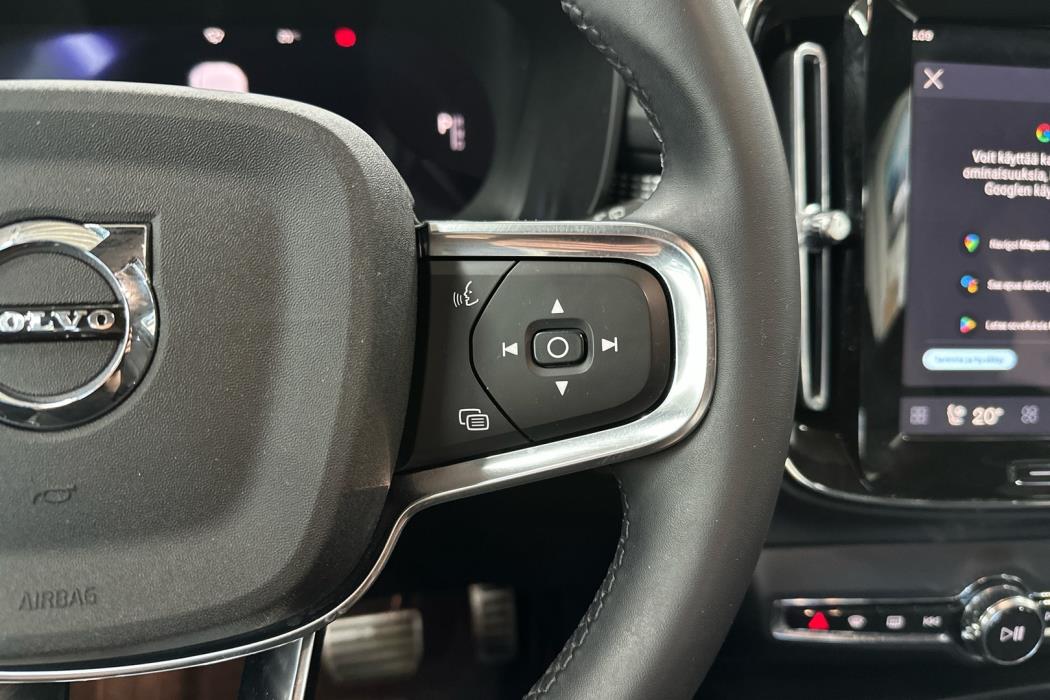 VOLVO XC40 2022