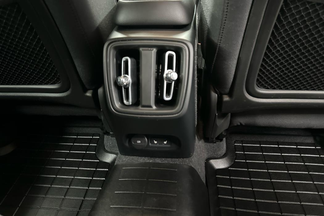 VOLVO XC40 2022