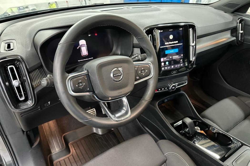 VOLVO XC40 2022