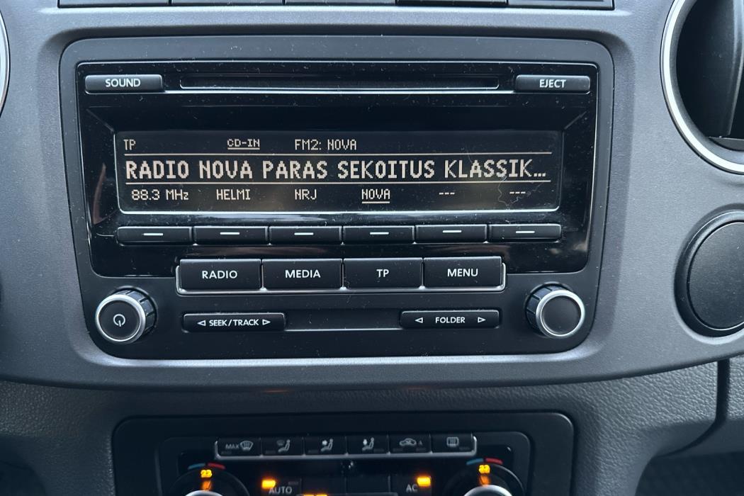 VOLKSWAGEN Amarok 2012