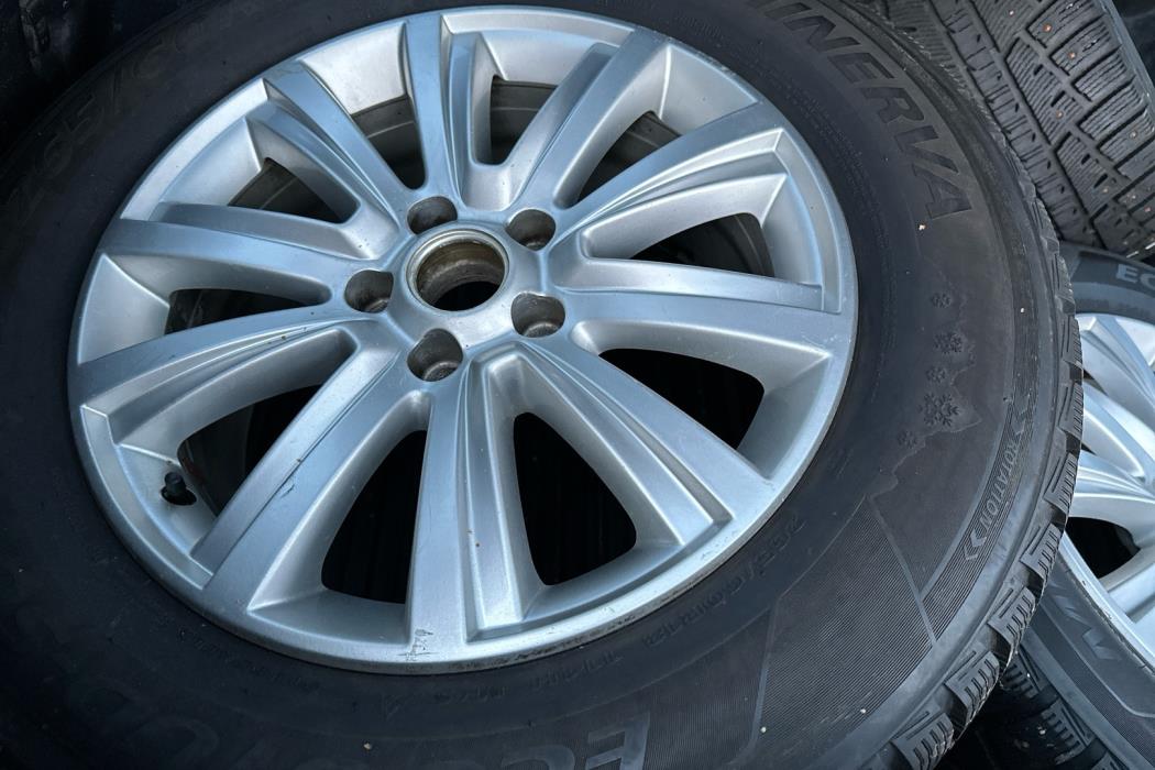 VOLKSWAGEN Amarok 2012