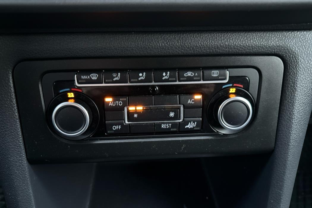 VOLKSWAGEN Amarok 2012