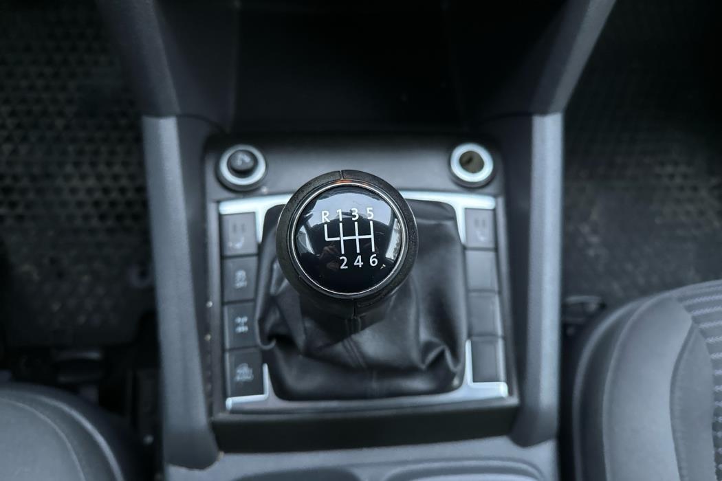 VOLKSWAGEN Amarok 2012