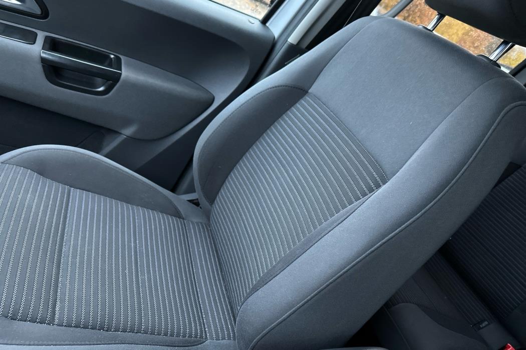 VOLKSWAGEN Amarok 2012