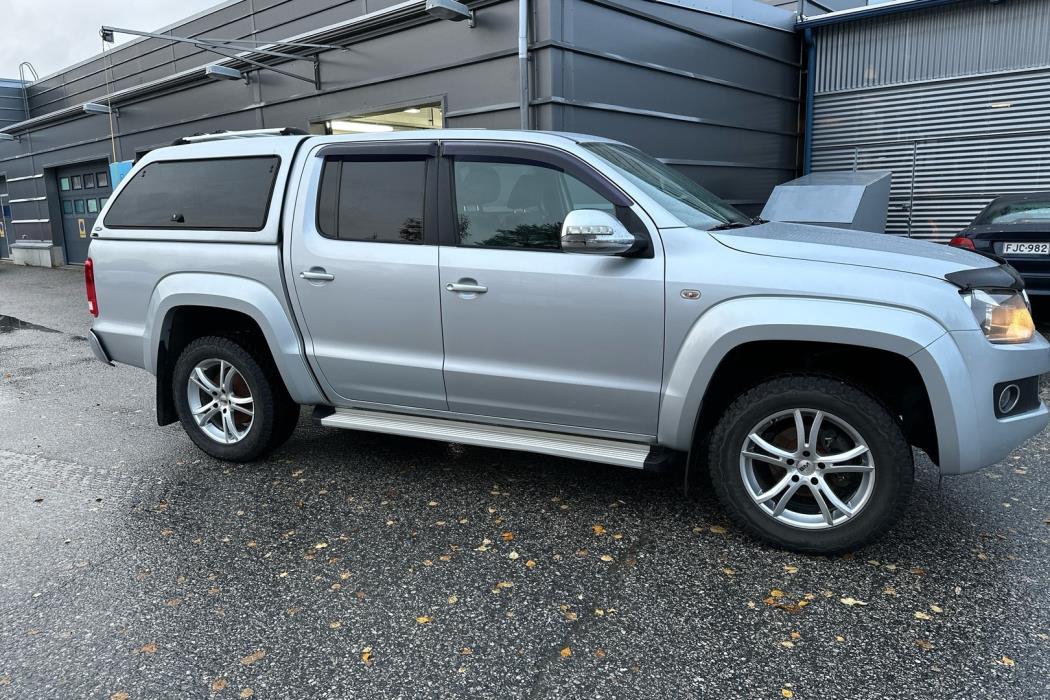 VOLKSWAGEN Amarok 2012