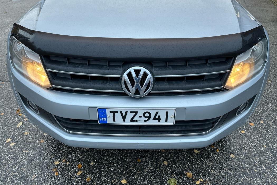 VOLKSWAGEN Amarok 2012