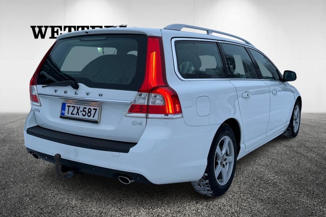 VOLVO V70 2015