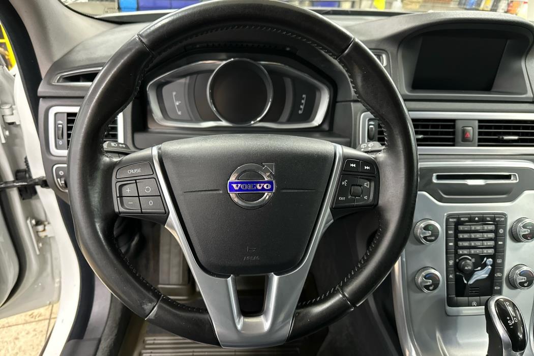VOLVO V70 2015