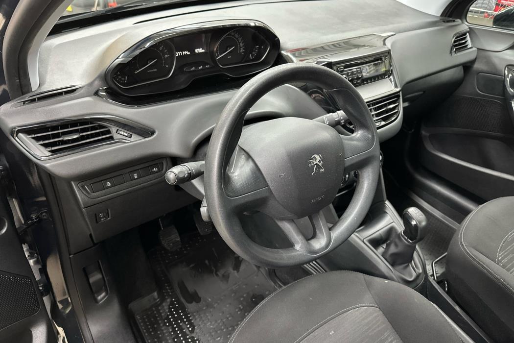 PEUGEOT 208 2017