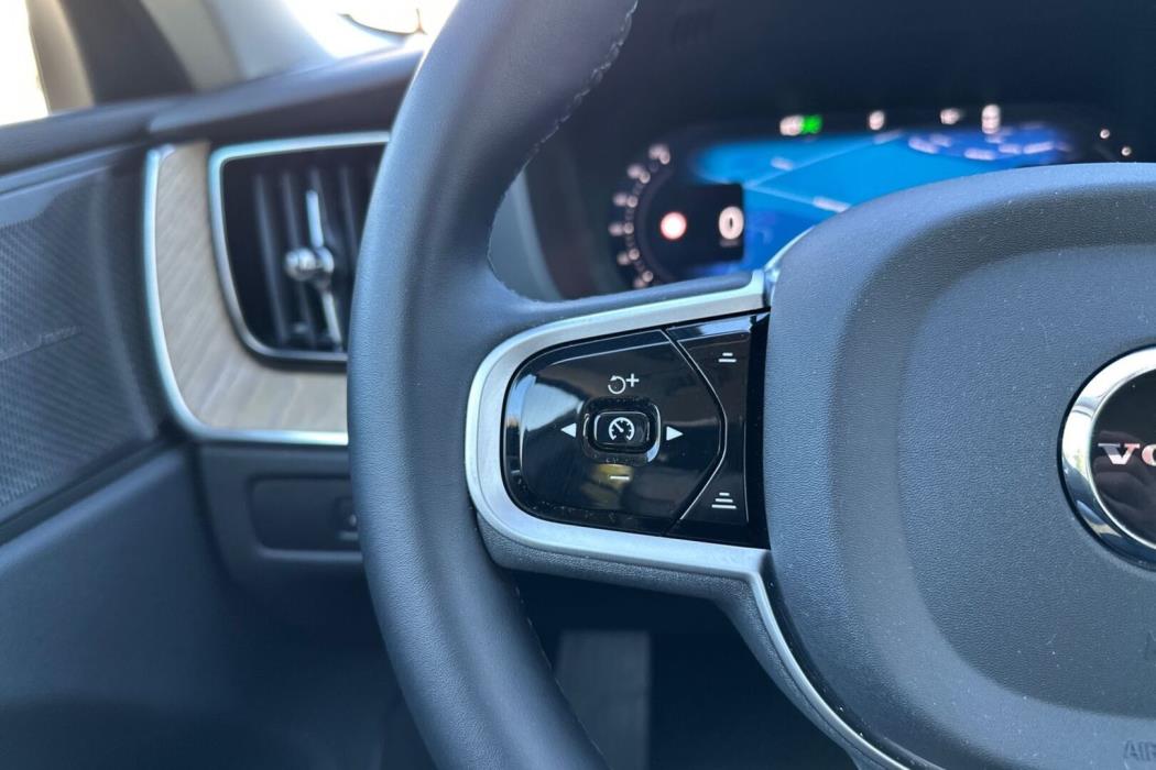 VOLVO XC60 2026