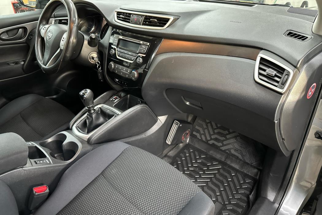 NISSAN Qashqai 2015