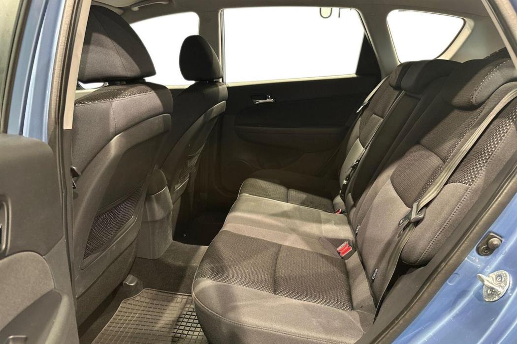 HYUNDAI i30 2011