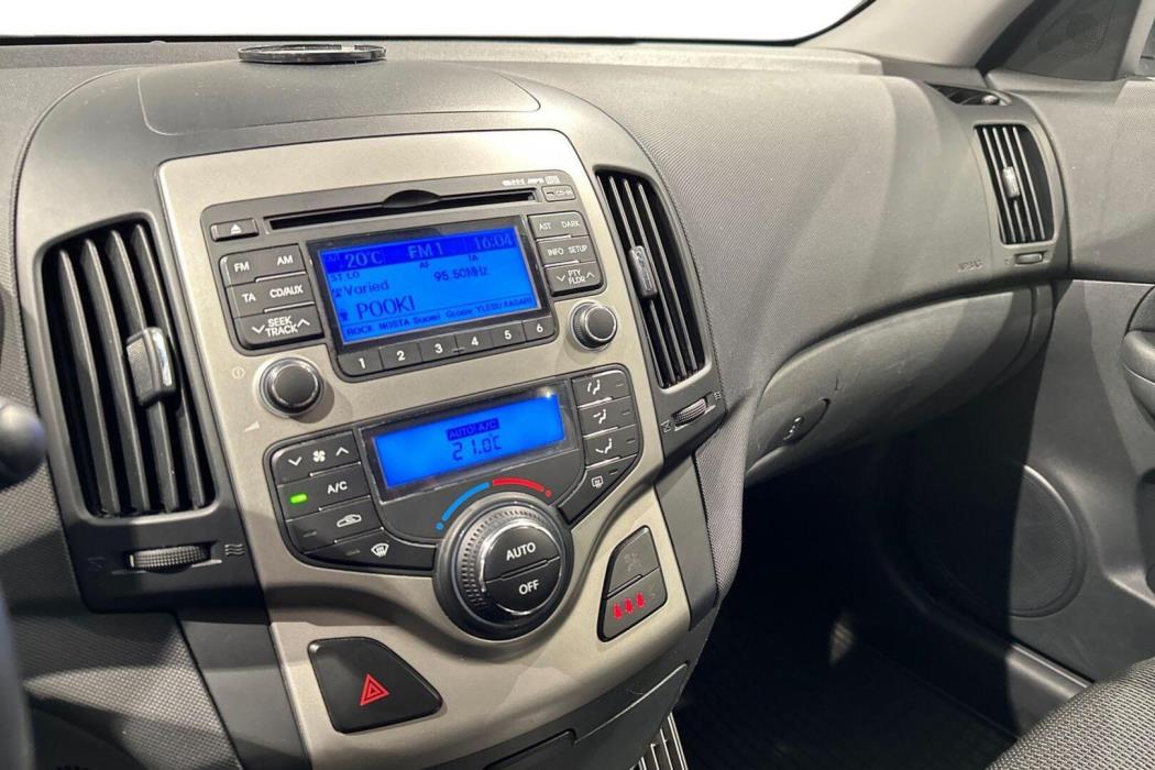 HYUNDAI i30 2011