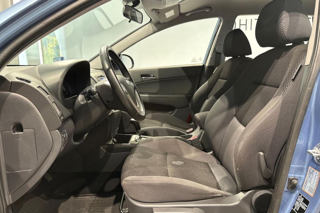 HYUNDAI i30 2011