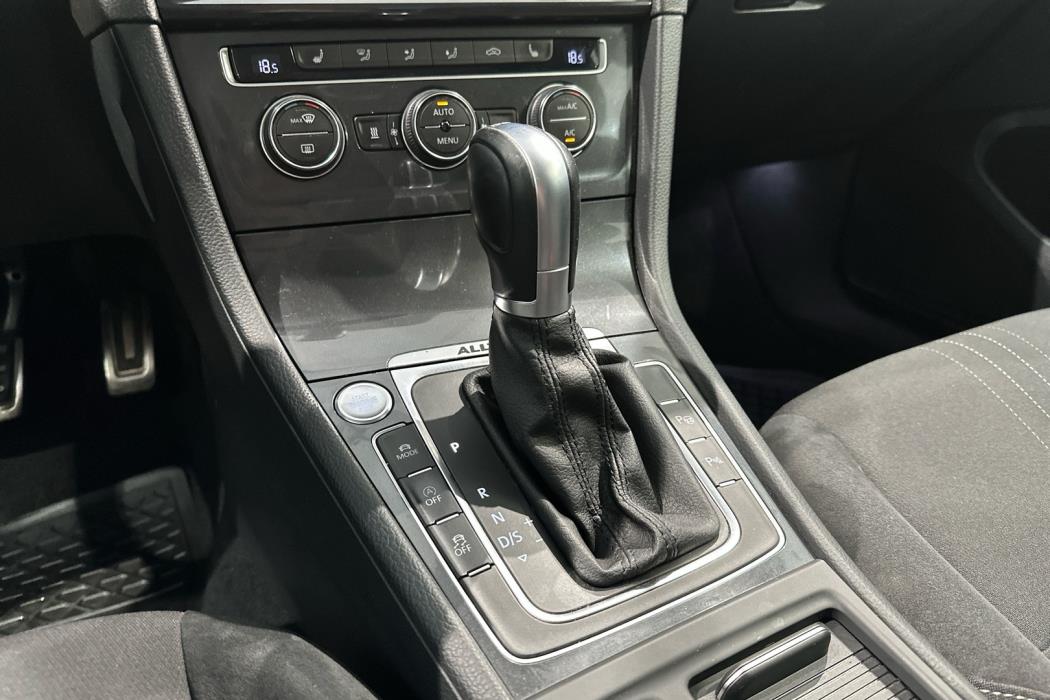 VOLKSWAGEN Golf 2018