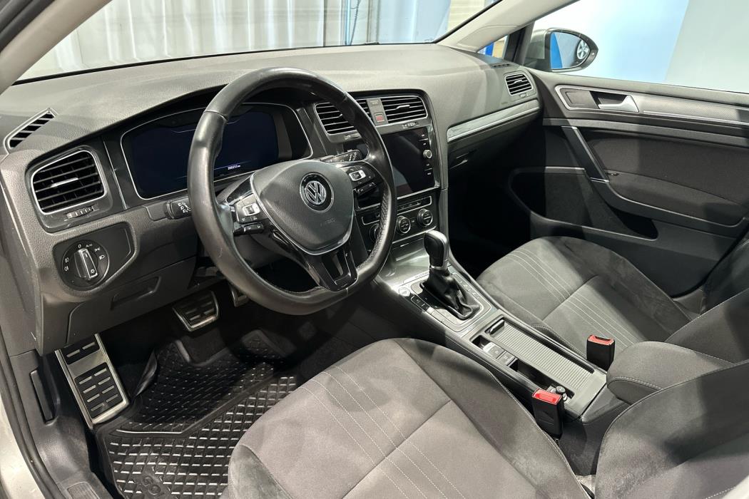 VOLKSWAGEN Golf 2018
