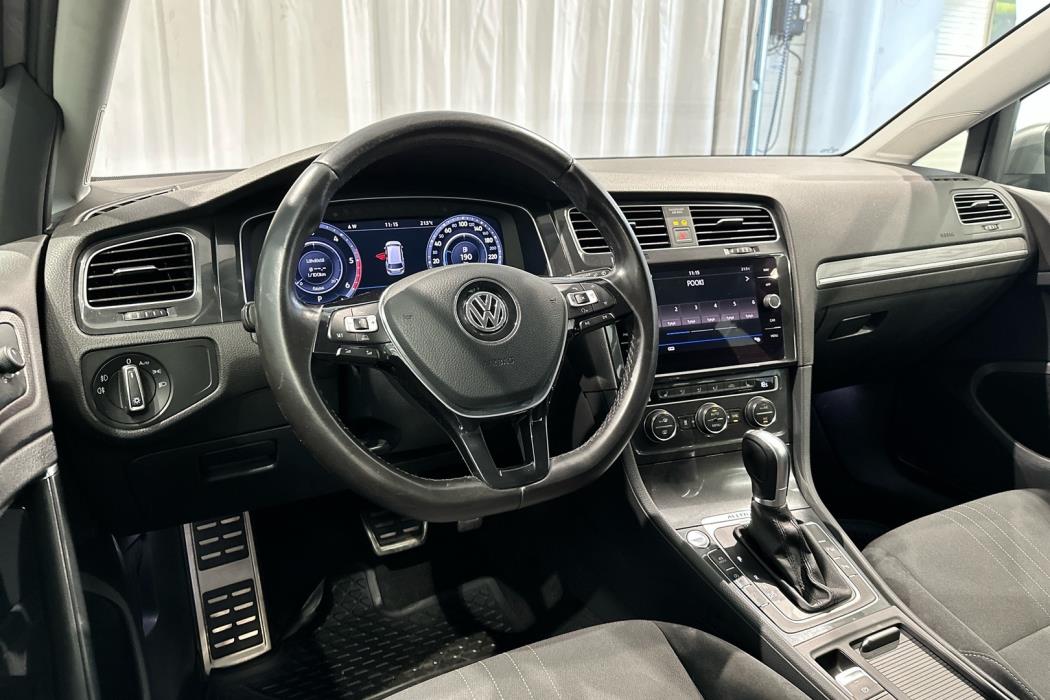 VOLKSWAGEN Golf 2018