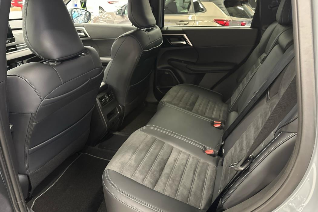 MITSUBISHI Outlander 2026