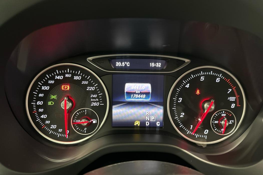 MERCEDES-BENZ A 2016