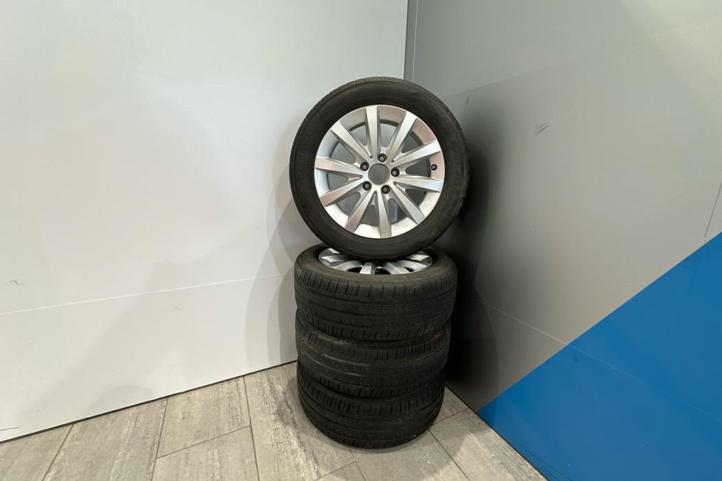 MERCEDES-BENZ A 2016