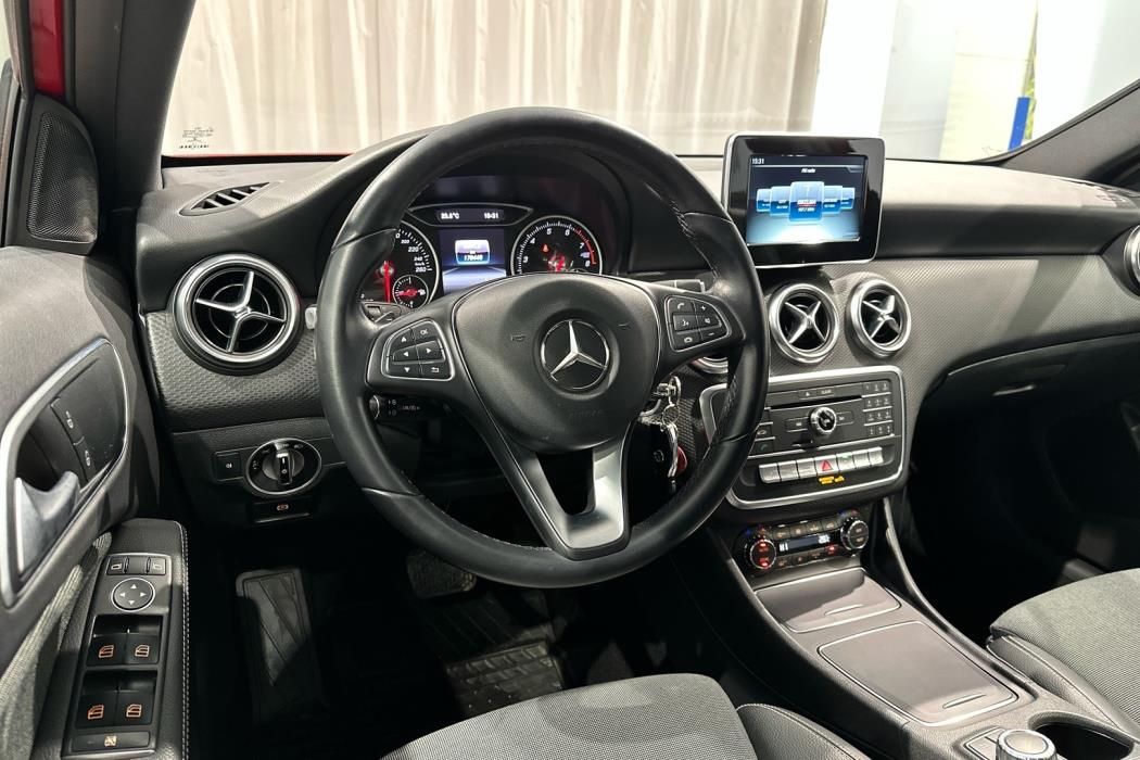 MERCEDES-BENZ A 2016