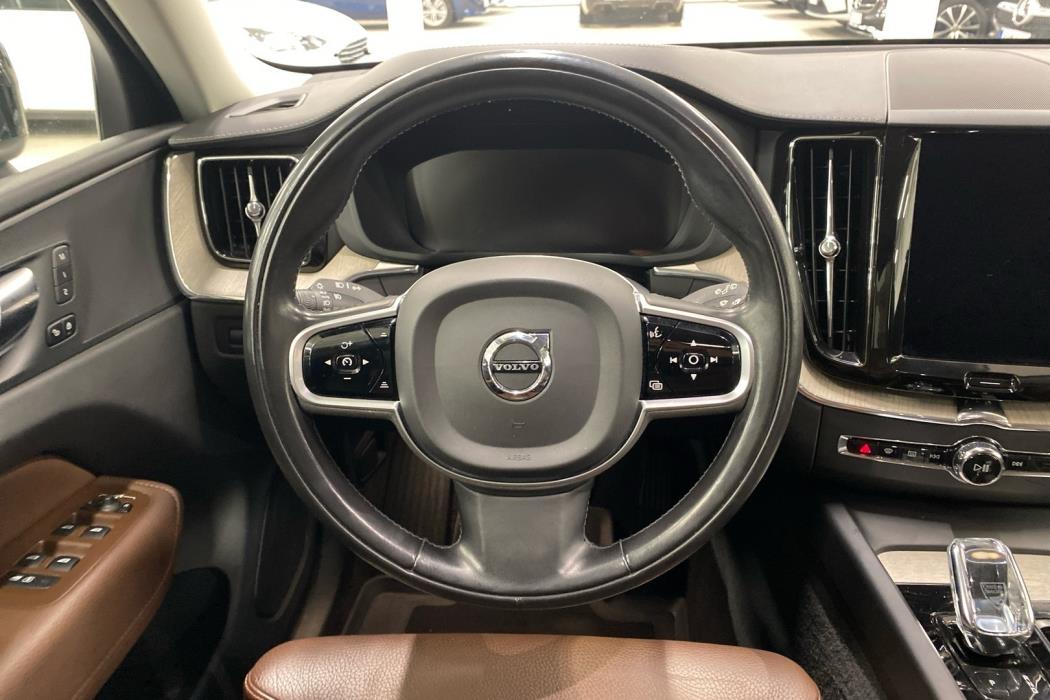 VOLVO XC60 2019