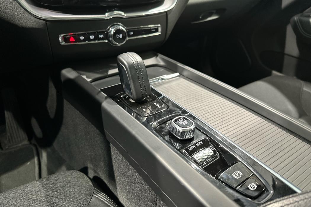 VOLVO XC60 2021